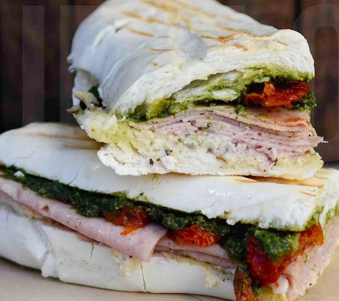El parador oculto de la Ruta 2 que hace unos sándwiches imperdibles