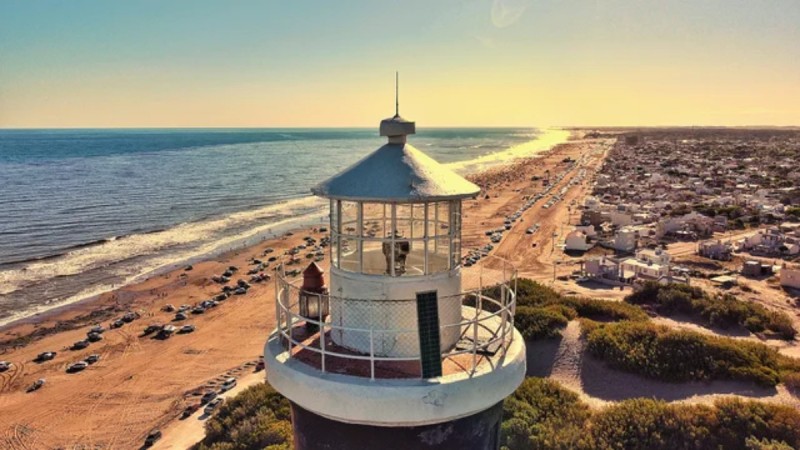Claromec&oacute;, el pueblo de playas amplias y faro centenario que conserva su ritmo sereno