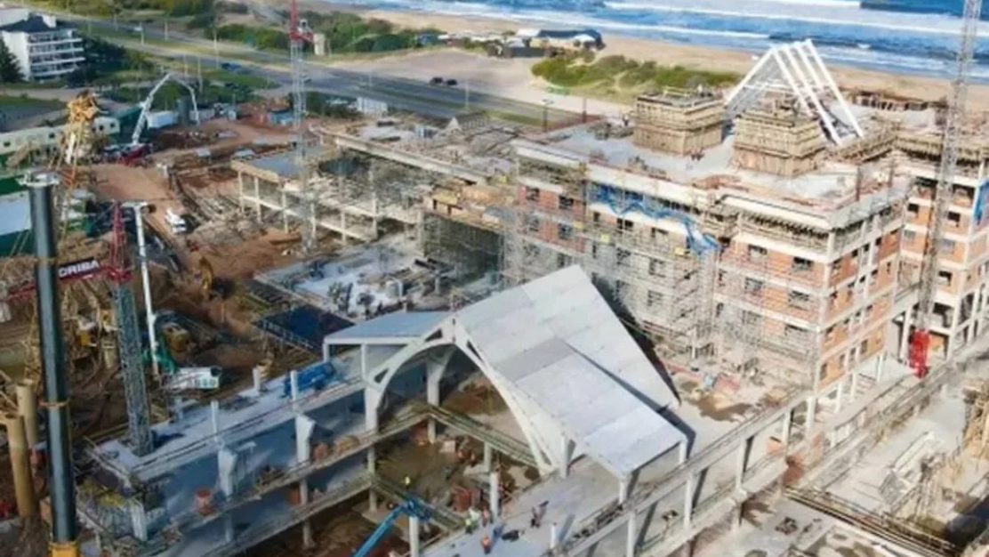 Denuncian supuesto "encierro" de trabajadores peruanos en obra de Punta del Este