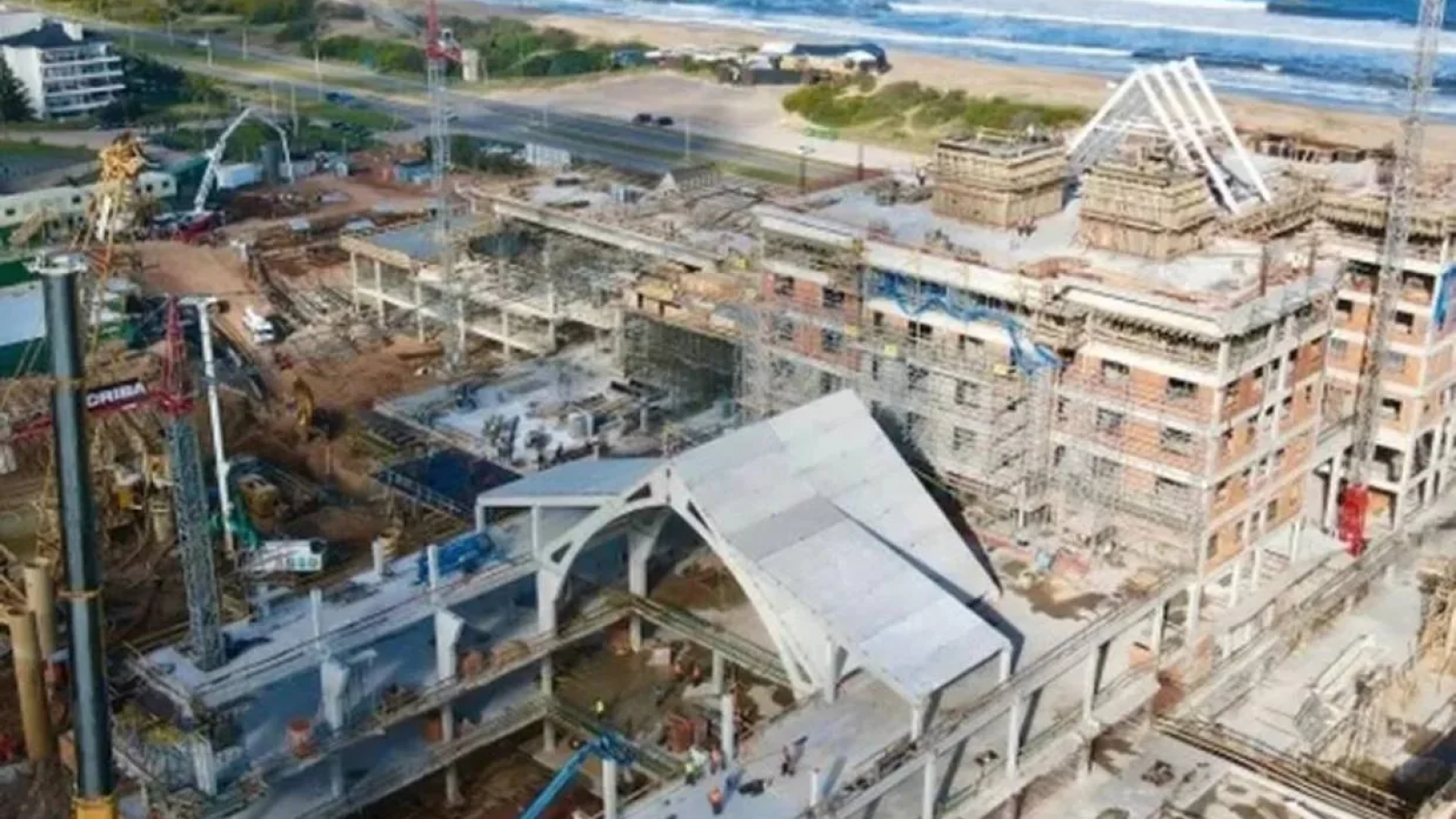 Denuncian supuesto "encierro" de trabajadores peruanos en obra de Punta del Este