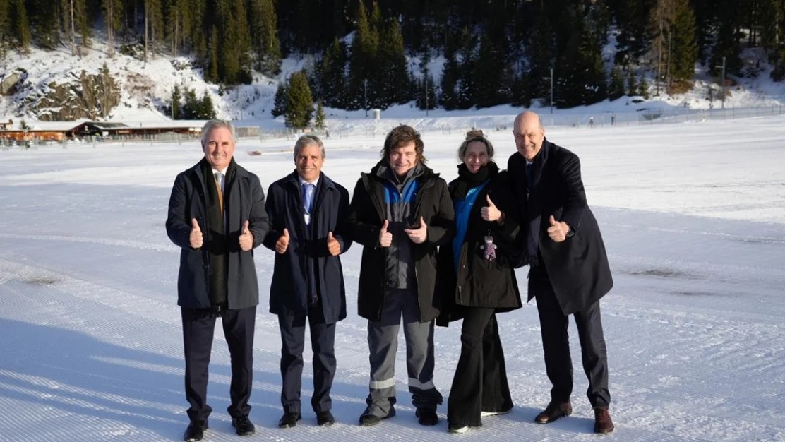 Milei ya está en el país tras su paso por Davos y la firma del "Consejo de Paz"