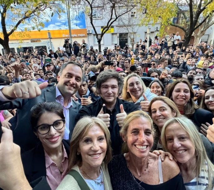 Milei en Mar del Plata: Caravana, "batalla cultural" y reencuentro con Fátima Flórez