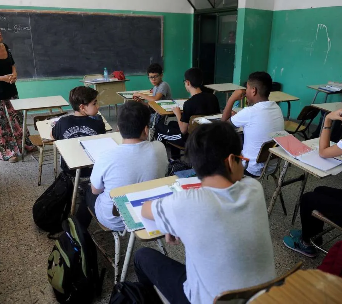 El Gobierno elimina dos materias obligatorias del ciclo escolar por decreto