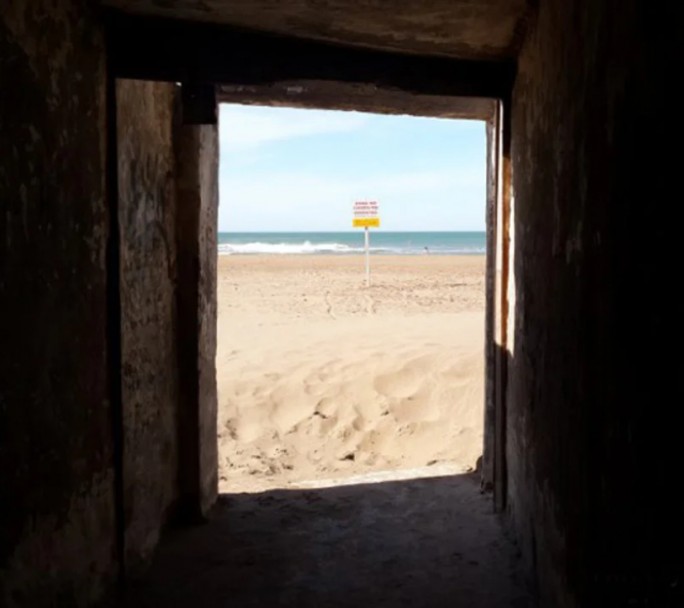El único túnel bajo los médanos que da al mar está la Costa bonaerense