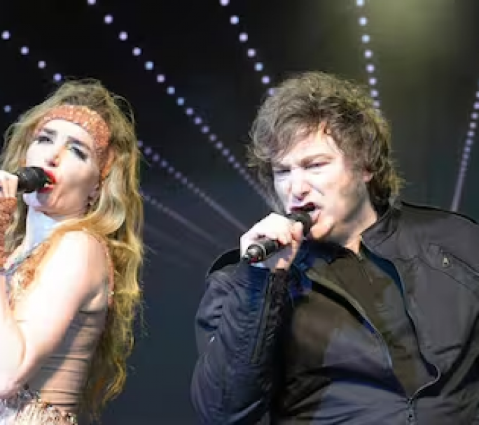 Fátima Florez reveló qué le dijo Milei al oído en el escenario