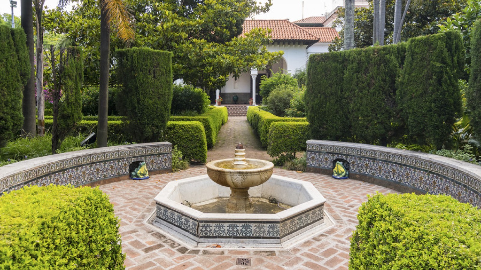Un rincón andaluz en plena Ciudad: vuelven los paseos guiados por el Jardín del Museo Larreta