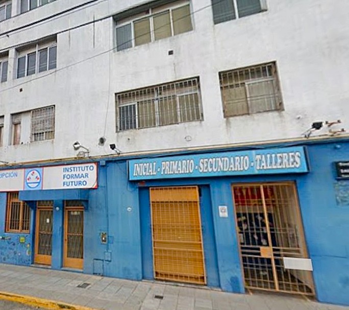 300 estudiantes, en la incertidumbre: cierra un colegio porteño y no saben dónde empezarán las clases