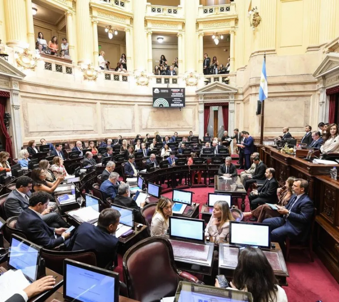 El Gobierno logró aprobar una reforma laboral que redefine el modelo sindical