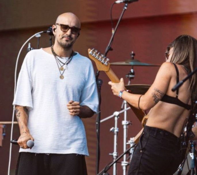 Sorpresa en el Cosquín Rock: Abel Pintos desató un pogo gigante con "Ji Ji Ji"