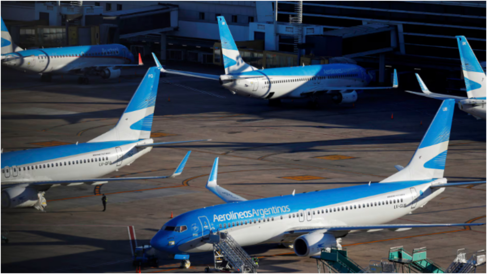 Caos aéreo: más de 400 vuelos afectados y tensión en el sector aerocomercial