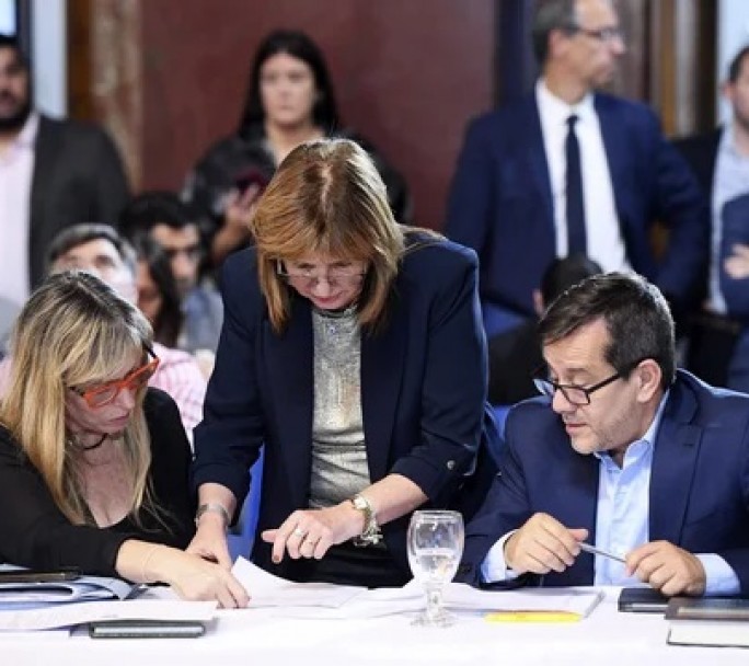 Patricia Bullrich busca el dictamen de la Reforma Laboral para convertirla en ley el 27 de febrero