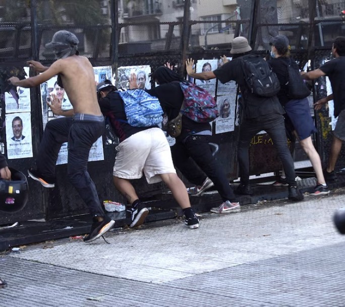 El Senado define la Reforma Laboral: Máxima tensión, paro nacional y "Protocolo Antipiquetes" en el Congreso