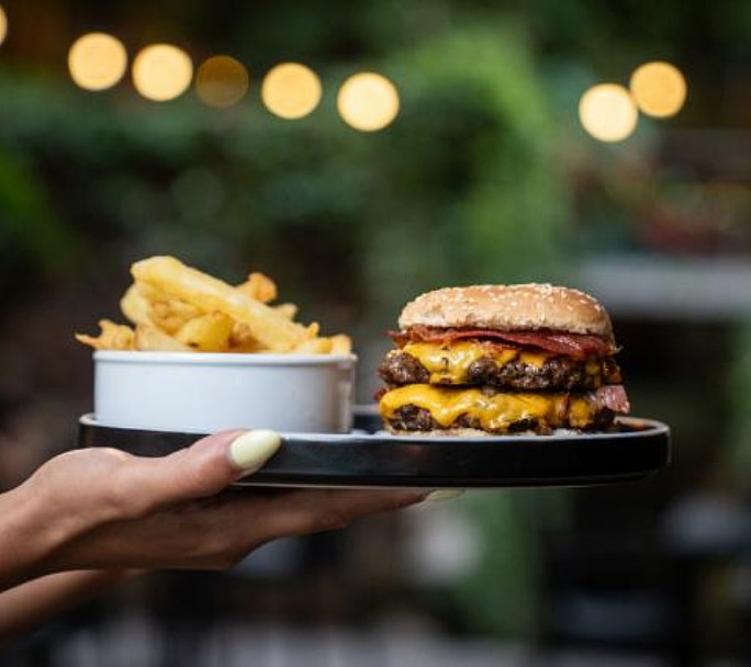 Noche de las hamburgueserías en CABA: cómo conseguir menúes a mitad de precio