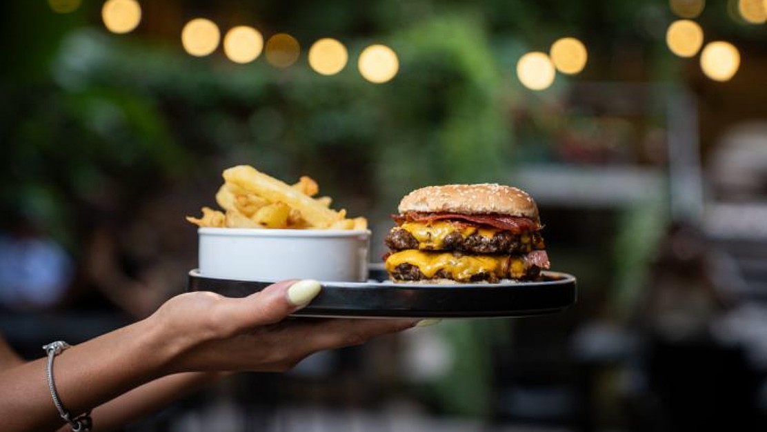 Noche de las hamburgueserías en CABA: cómo conseguir menúes a mitad de precio