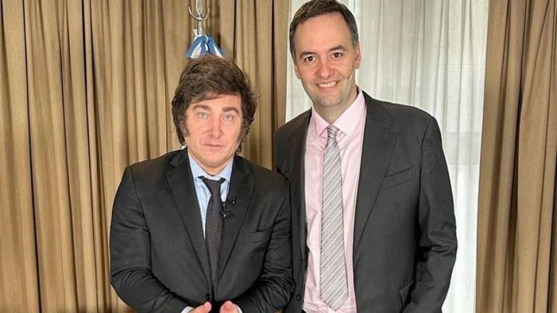 Milei en Córdoba: Respaldo total a Adorni y "venganza" contra el fuego amigo