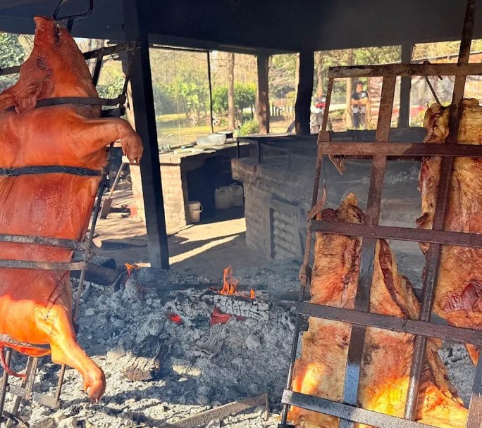 Día de campo en Tomás Jofré por $35.000 con parrilla libre, vino, gaseosa, pastas, postre y tortas fritas