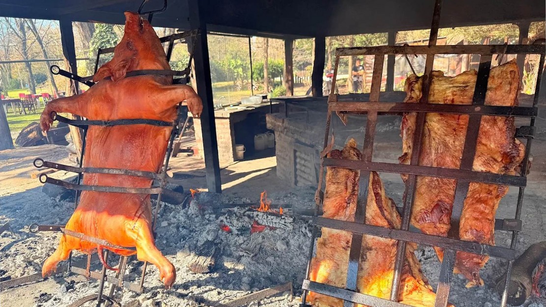 Día de campo en Tomás Jofré por $35.000 con parrilla libre, vino, gaseosa, pastas, postre y tortas fritas