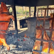 Día de campo en Tomás Jofré por $35.000 con parrilla libre, vino, gaseosa, pastas, postre y tortas fritas