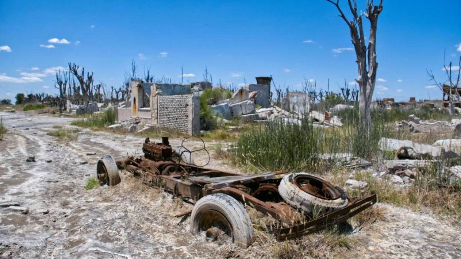 Vivieron el auge ferroviario y cayeron en el olvido: 5 pueblos fantasma para visitar cerca de Buenos Aires