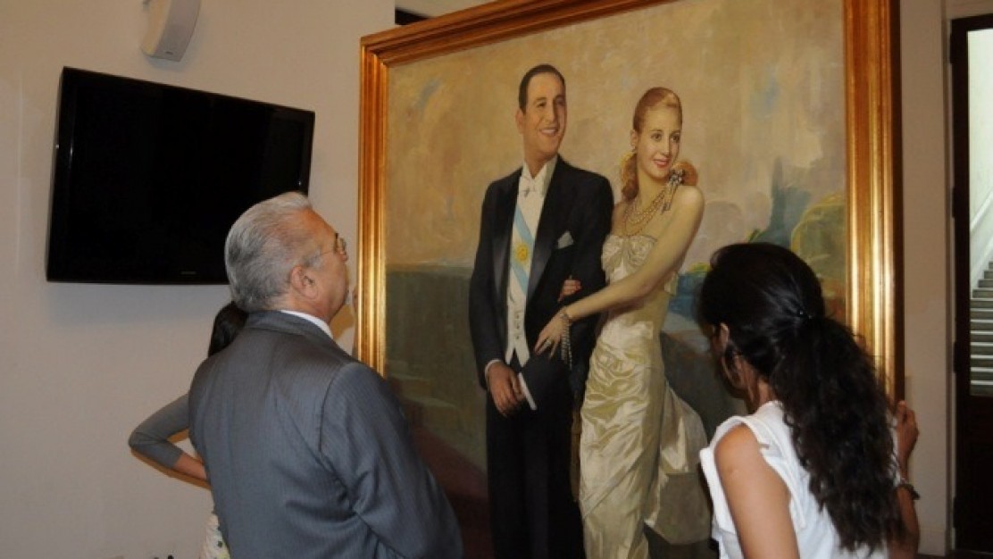 Chau Perón, ¿hola Messi?: El Gobierno descolgó el cuadro de Evita y el General de la Casa Rosada
