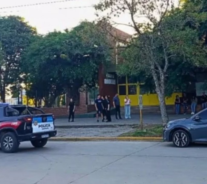 SANTA FE: Un alumno entró con una escopeta a la escuela y mató a un compañero de 13 años