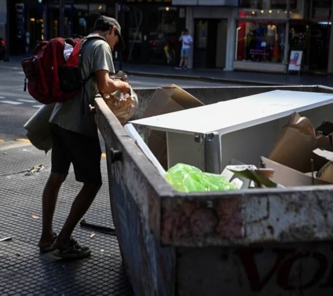 El INDEC publica hoy el índice de pobreza: El Gobierno espera una baja y los privados ven un 30%