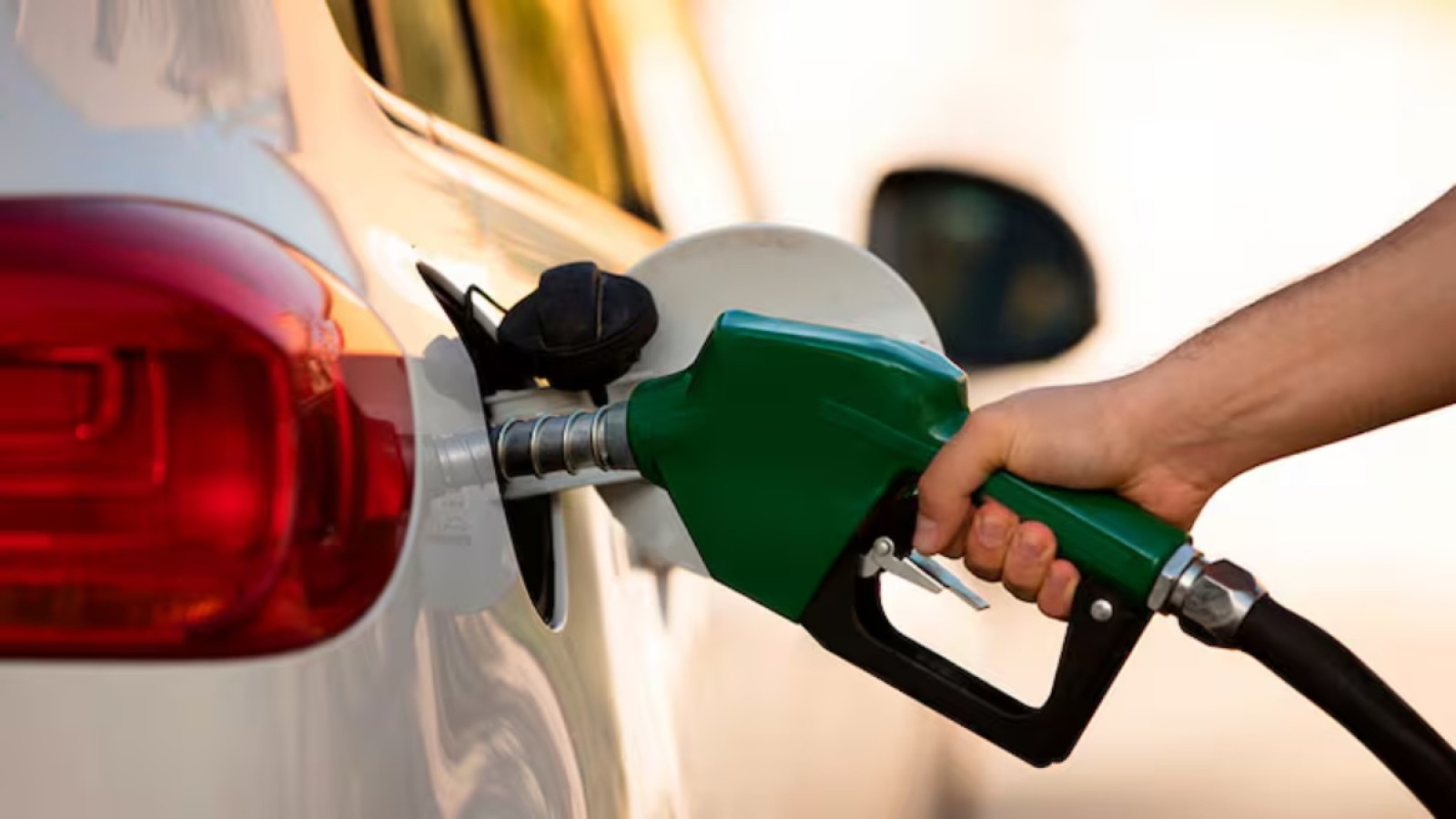Aumento de la nafta: cuánto sale llenar el tanque hoy en CABA