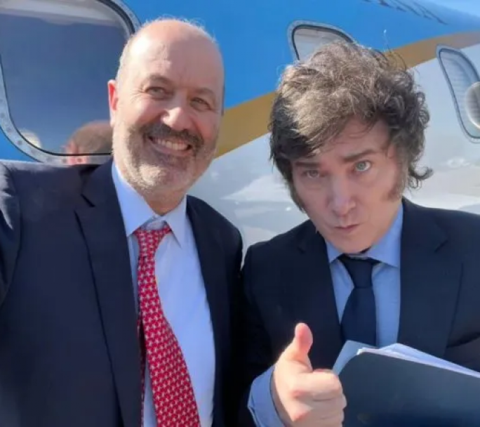 Milei y Sturzenegger prometen un "salto cuántico" en rutas y transporte y estallan las redes