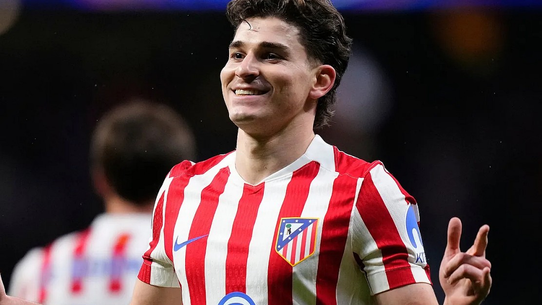 Julián Álvarez: rompe récords en Europa tras el golazo de tiro libre