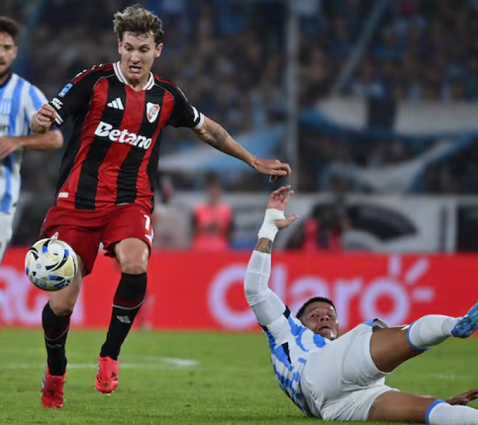 River golpeó en Avellaneda: venció 2-0 a Racing y aprovechó su desorden