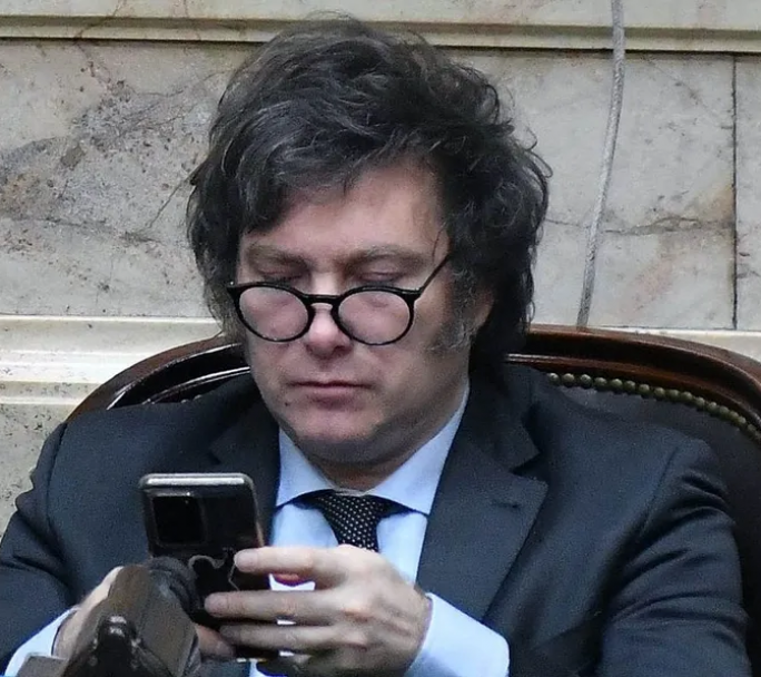 Se desploma la influencia digital de Milei: fuerte caída en redes en los últimos dos años