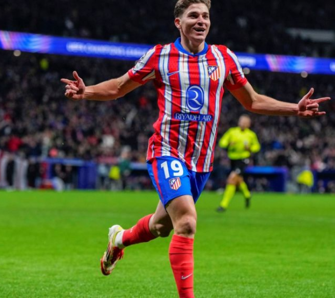 Julián Álvarez tomó una decisión clave y sacude el mercado europeo