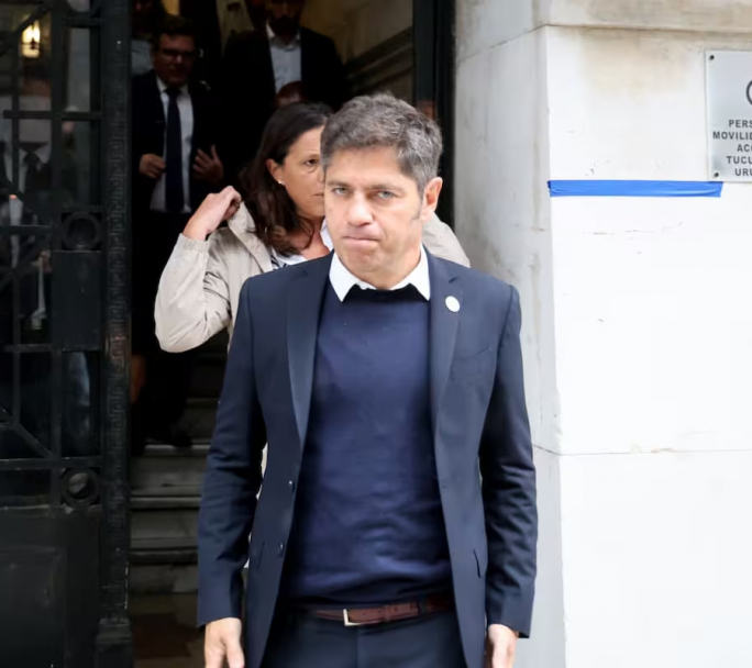 Kicillof gana respaldo en Santa Fe y mueve el tablero político nacional