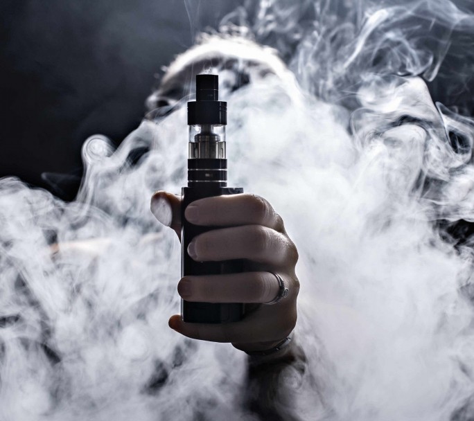 Adiós a la prohibición: El Gobierno legaliza y regula el uso de vapeadores, tabaco calentado y bolsas de nicotina