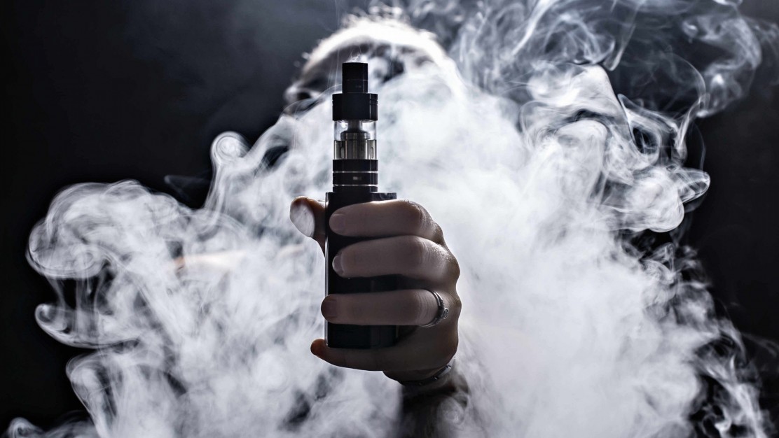 Adiós a la prohibición: El Gobierno legaliza y regula el uso de vapeadores, tabaco calentado y bolsas de nicotina