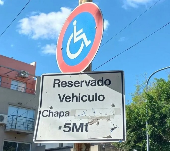 La Ciudad eliminó 272 estacionamientos reservados irregulares