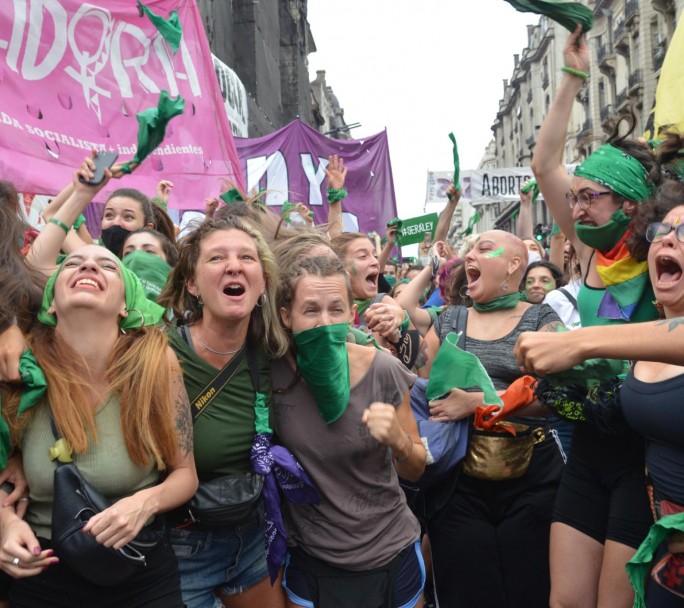 Una multitud "verde" festejó en la calle la media sanción a la ley del aborto
