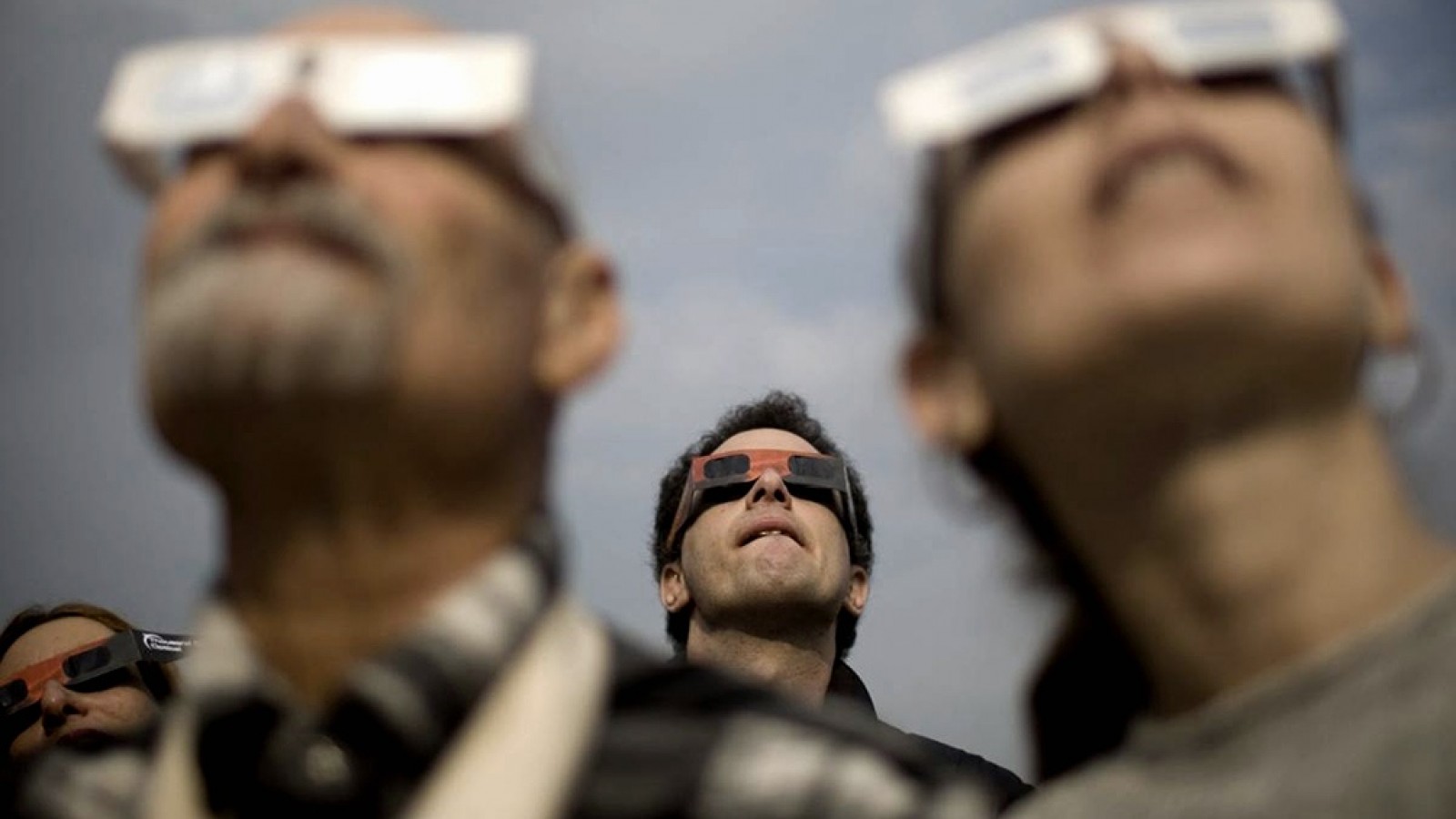 Eclipse de sol: cómo mirarlo y cómo cuidarse