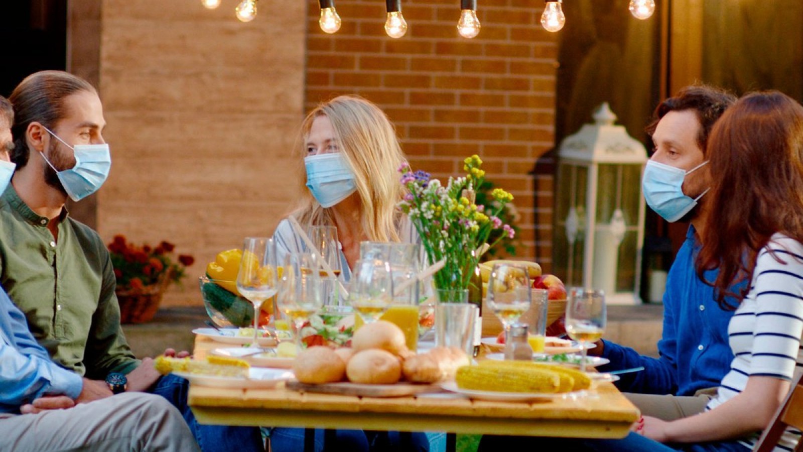 Fiestas bajo pandemia: pocas personas, burbuja y barbijos