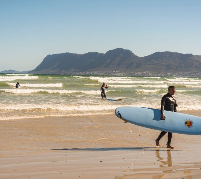 Las playas de África son la nueva meca para los amantes del surf