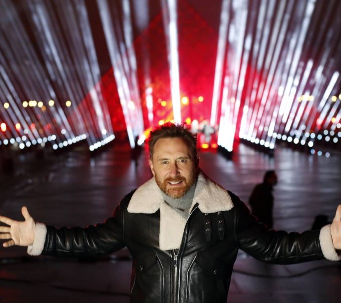 El DJ francés David Guetta recibe el 2021 con un streaming frente al Louvre