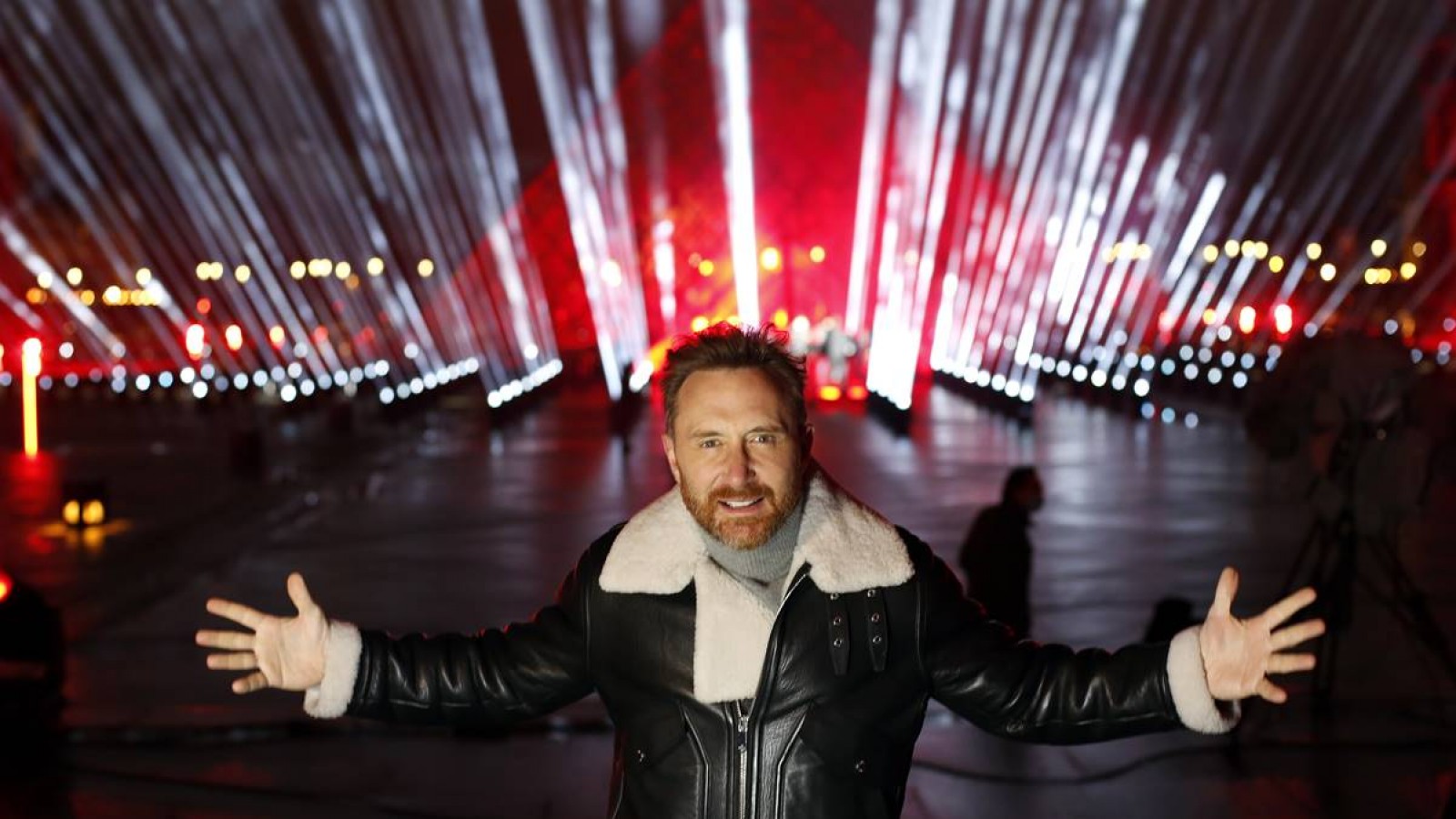 El DJ francés David Guetta recibe el 2021 con un streaming frente al Louvre