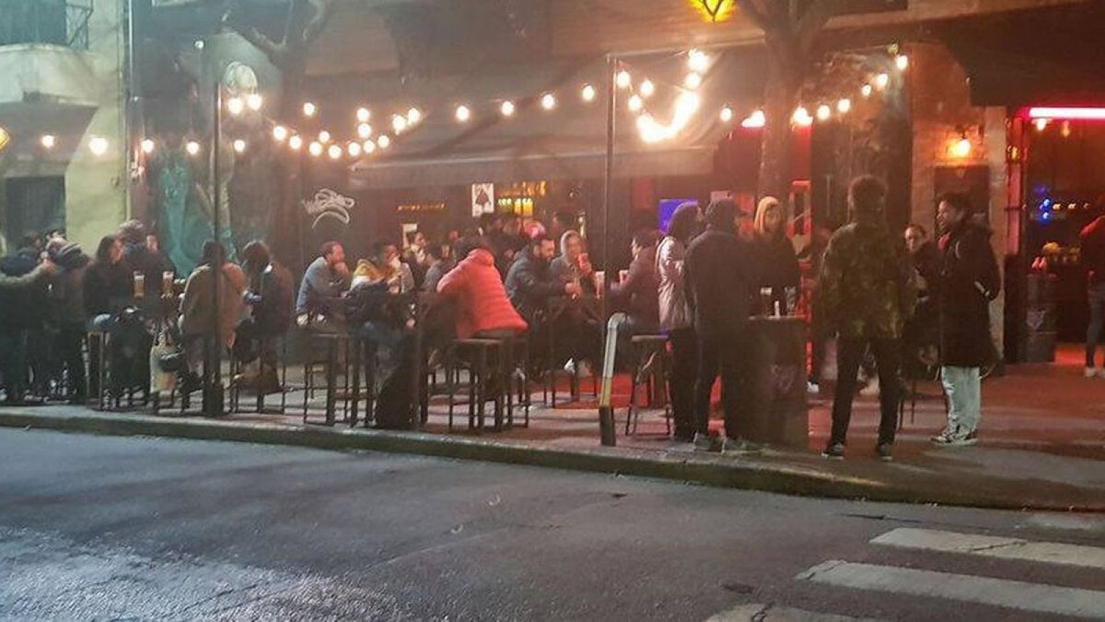 ¿Qué penas se aplicarían a quienes no cumplan la restricción nocturna?