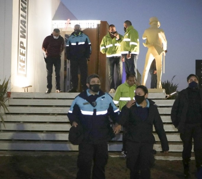 Pinamar prohíbe el consumo de bebidas alcohólicas y el uso de parlantes en espacios públicos