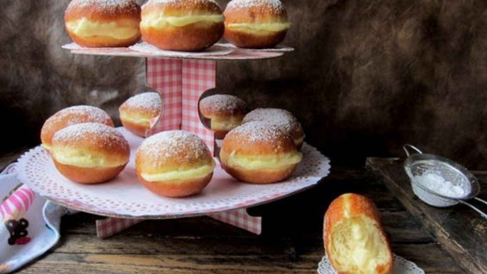 El origen anarquista del nombre de las facturas: bolas de fraile, cañoncitos, bombas, sacramentos y vigilantes