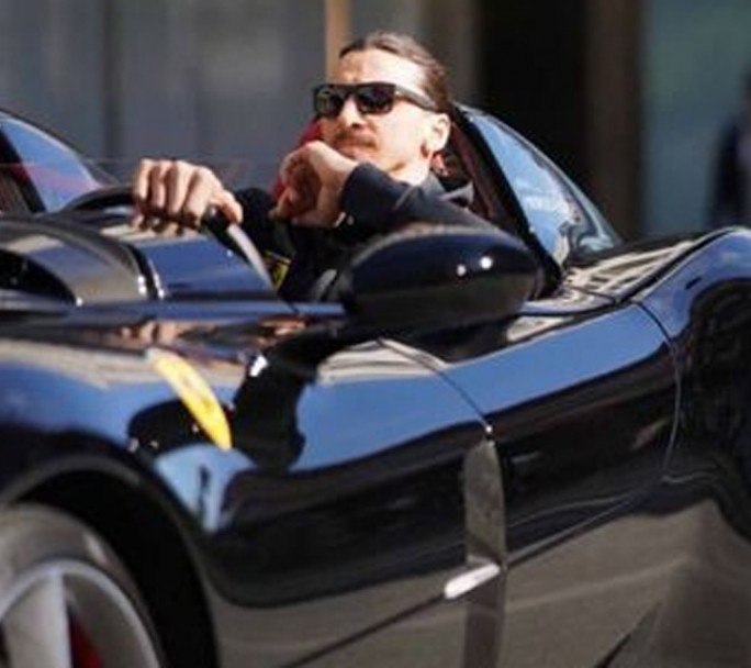 Zlatan Ibrahimovic llegó a los 500 goles y se regaló una Ferrari