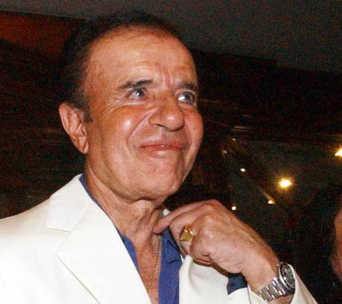 Buscan a los autores del robo del anillo de oro del expresidente Carlos Menem