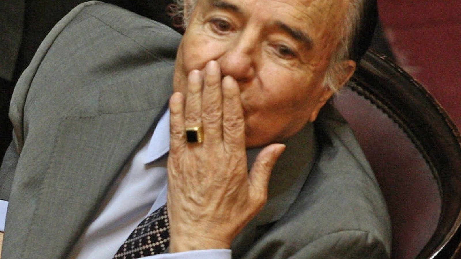 La familia de Menem ofrece una recompensa por el anillo robado