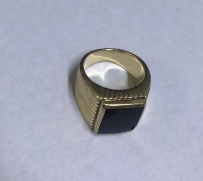 Apareció el anillo de Menem: lo entregó la familia del enfermero prófugo