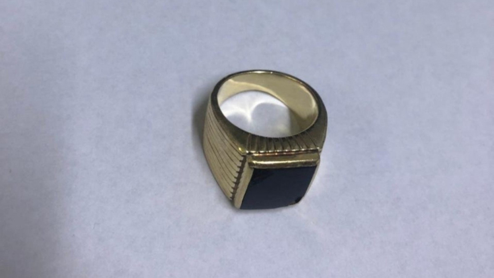 Apareció el anillo de Menem: lo entregó la familia del enfermero prófugo